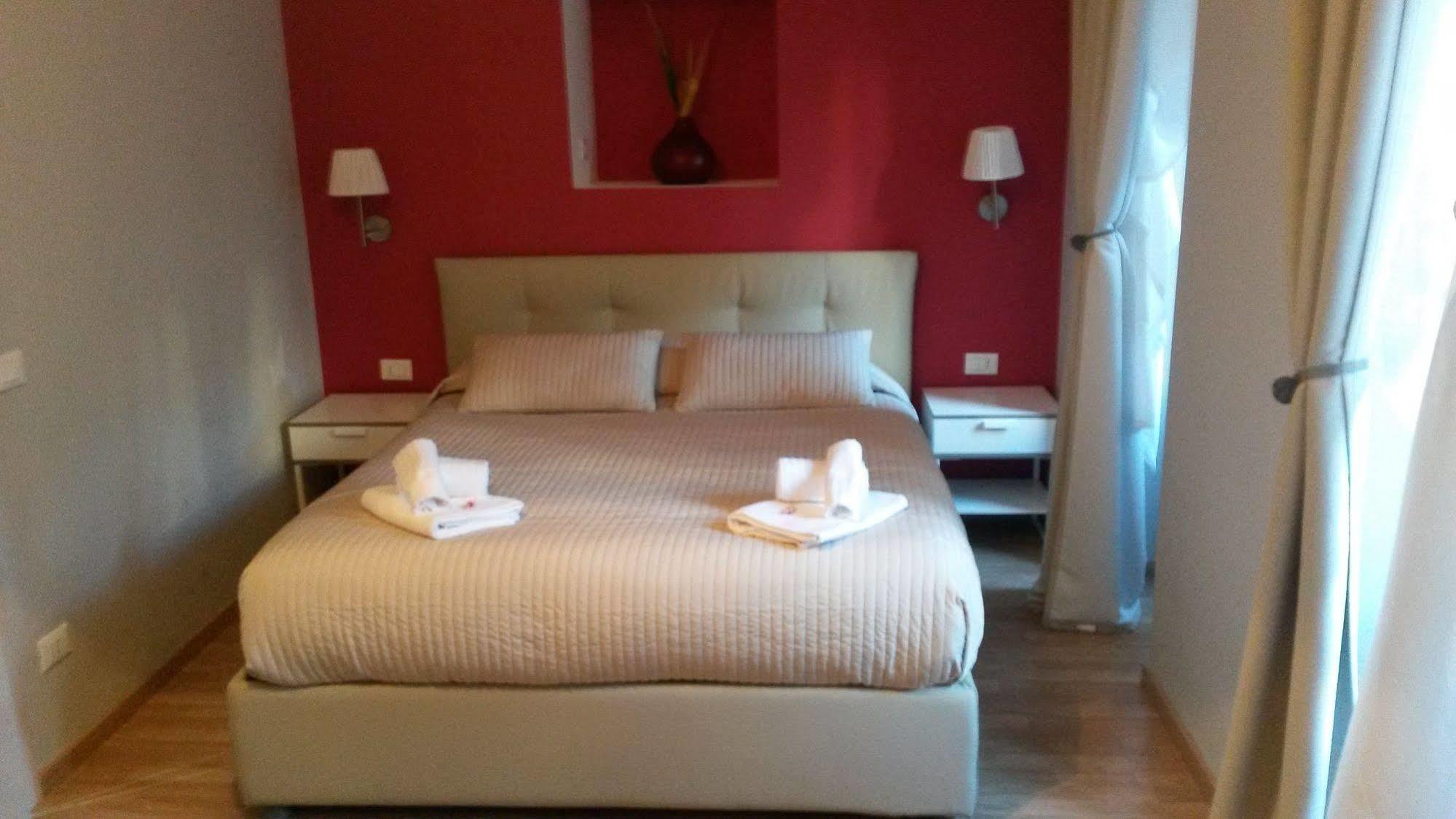 B&B Gmatt Rooms โรม ภายนอก รูปภาพ